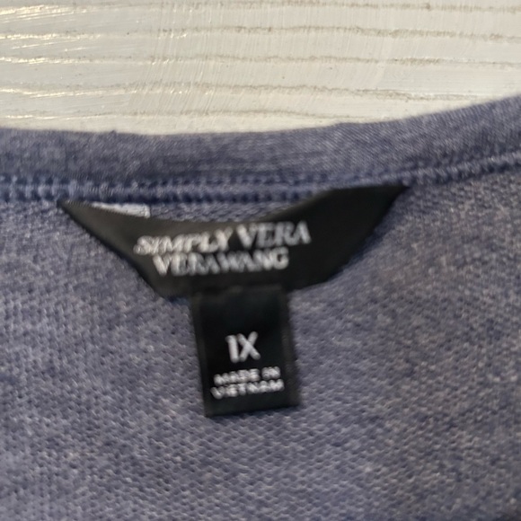 Simply Vera Wang NWT Soft Knit Top Floral Embroidery on Sleeves - Picture 3 of 7